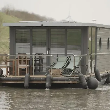 The Floating Cottage Close From Brussels סנפה