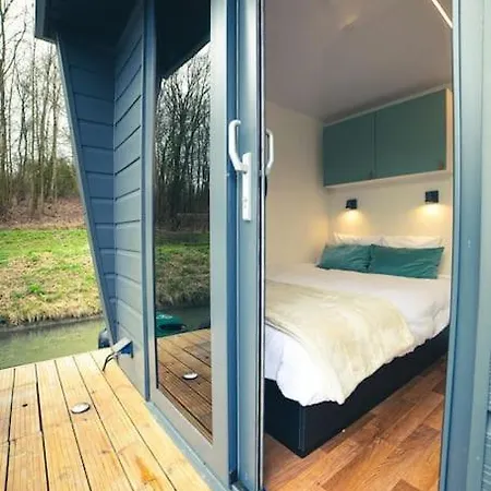 Úszó hotel The Floating Cottage Close From Brussels