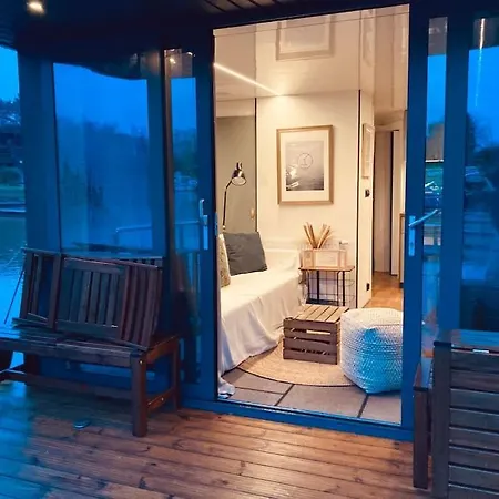 The Floating Cottage Close From Brussels Úszó hotel