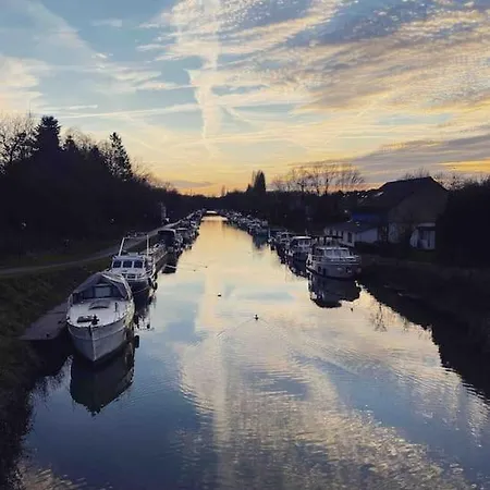 The Floating Cottage Close From Brussels ספינת מלון סנפה